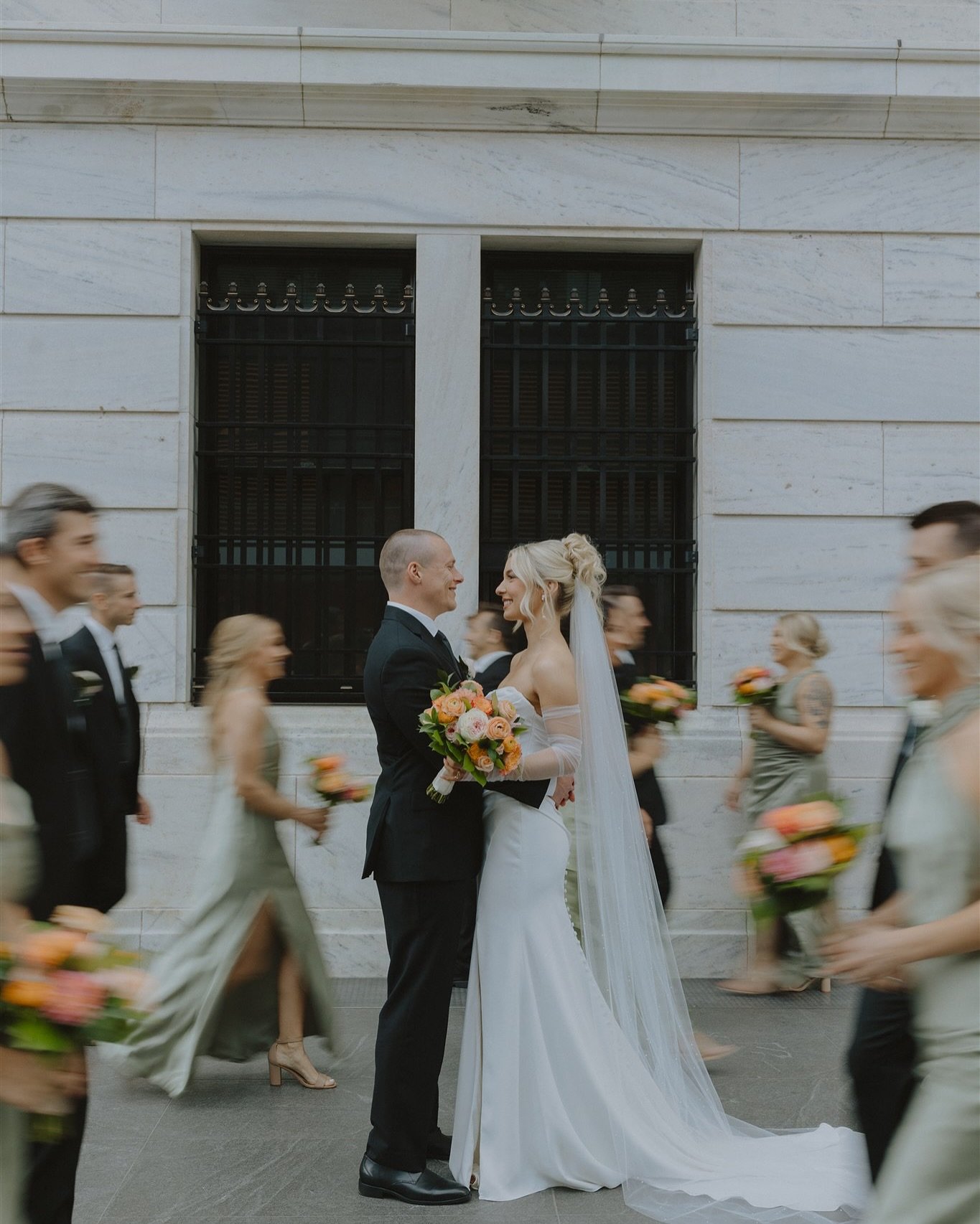 just the two of you in the midst of a chaotic beautiful day ✨

#ohioweddingphotographer #ohiolifestylephotographer #ohiophotographer #photographer