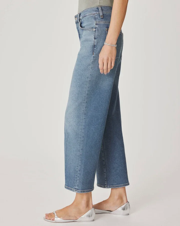 Straight Ankle Jean in Medium Wash