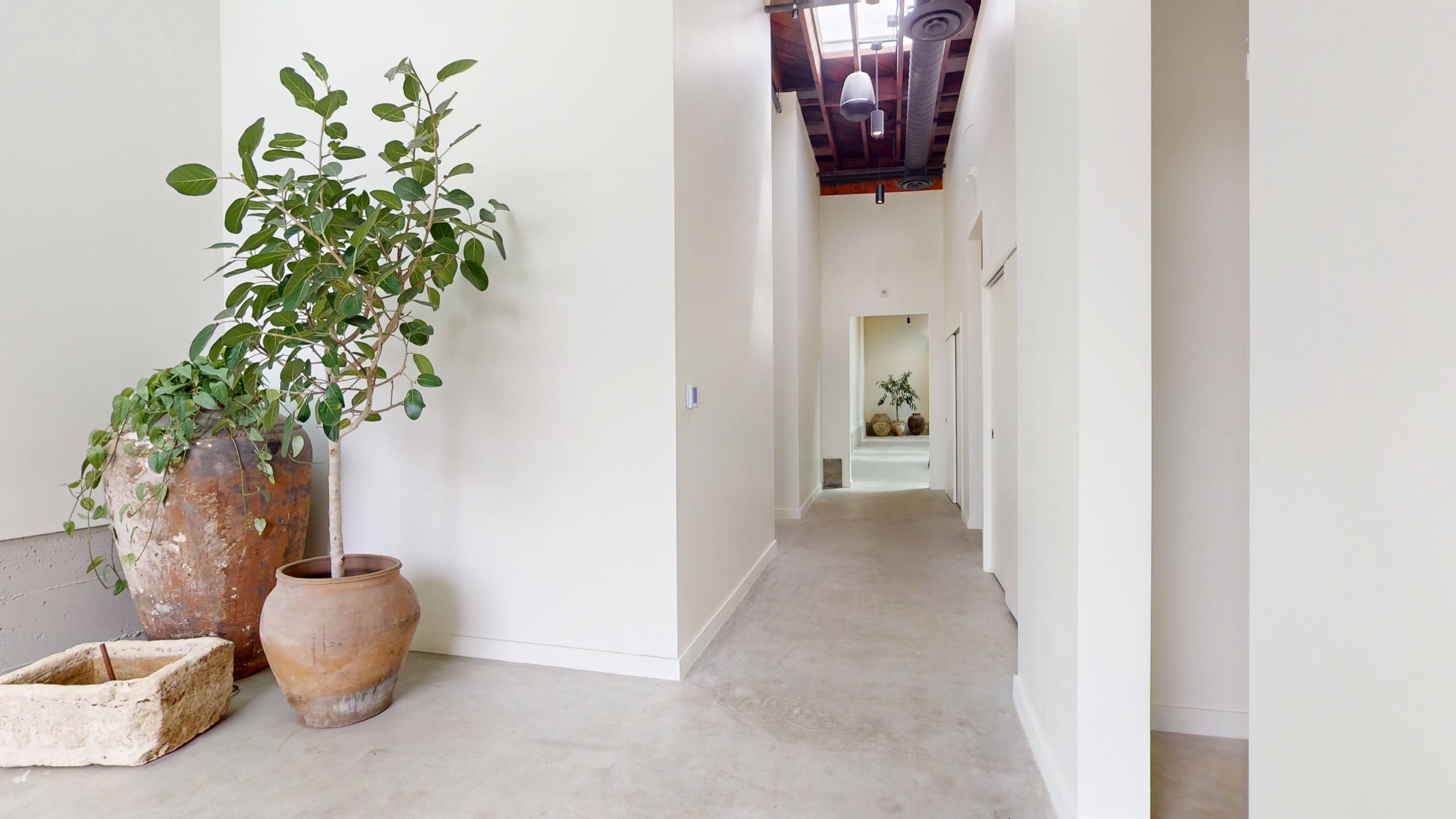 ENTRY HALLWAY.jpg