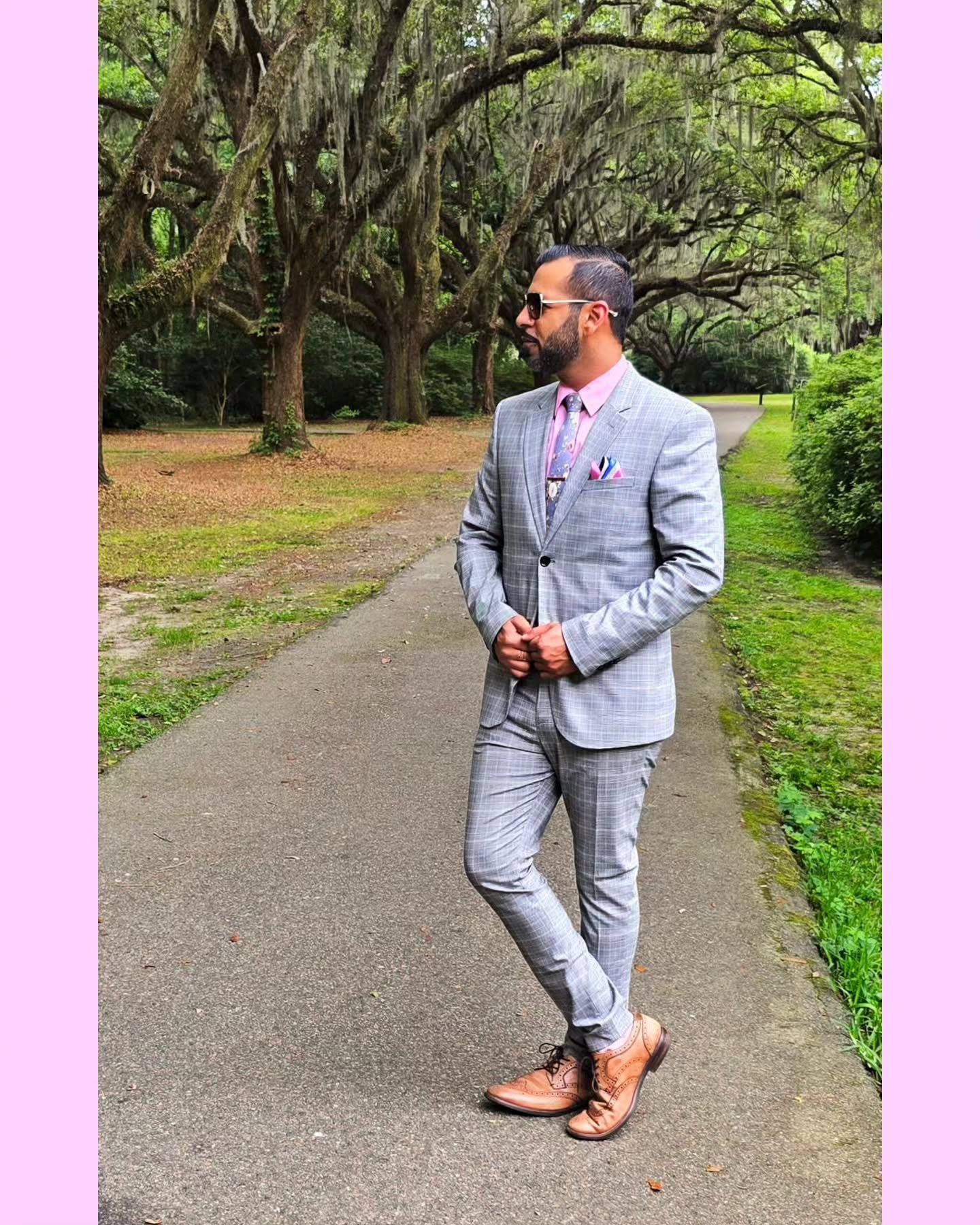 Signs of Life

This year hasn't been especially kind, so I'm taking drastic measures to reclaim it. Stressful and maddening as it has often been, I'm glad I've been able to embrace the secret gift this year has offered me; time. 

Time to visit famil