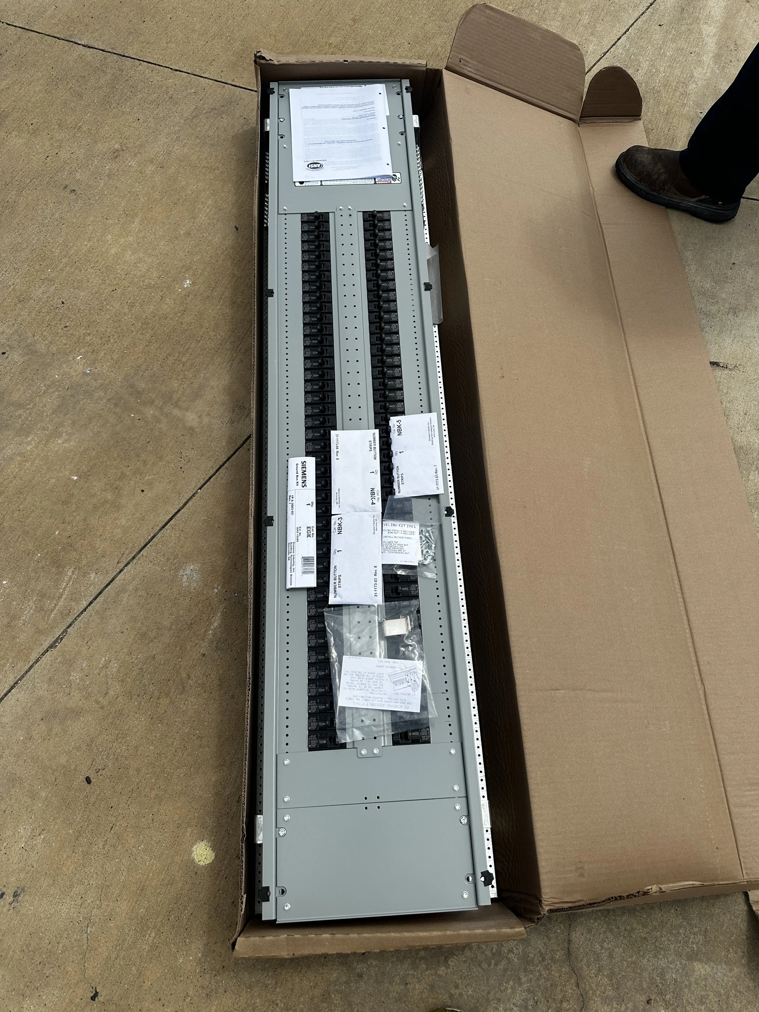 Siemens P2C90ML400ATS 400 Amp Panelboard Includes 20amp breakers | 208Y/120V 3 Phase 4 Wire Electrical Distribution Panel