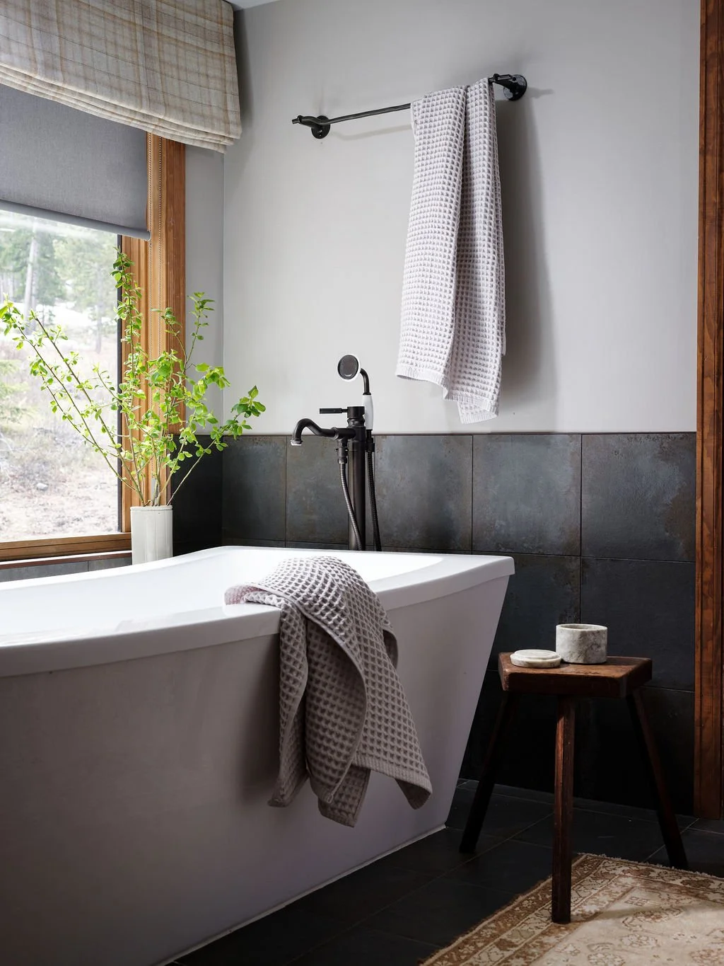 Z.Tay-CR534-Primary-Bathroom-Tub-Detail.jpg