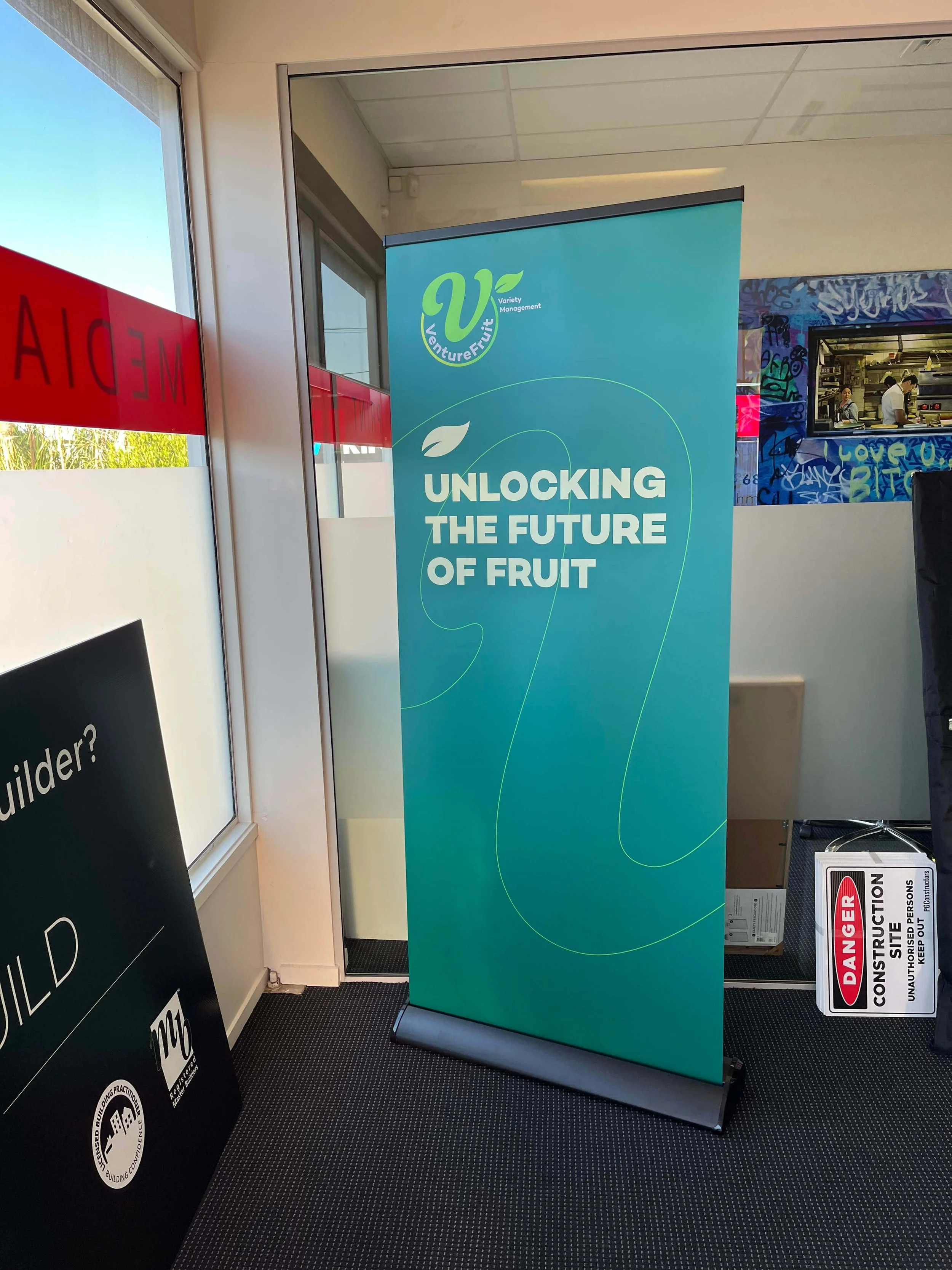 Pull-up banner Mammoth Media.jpg