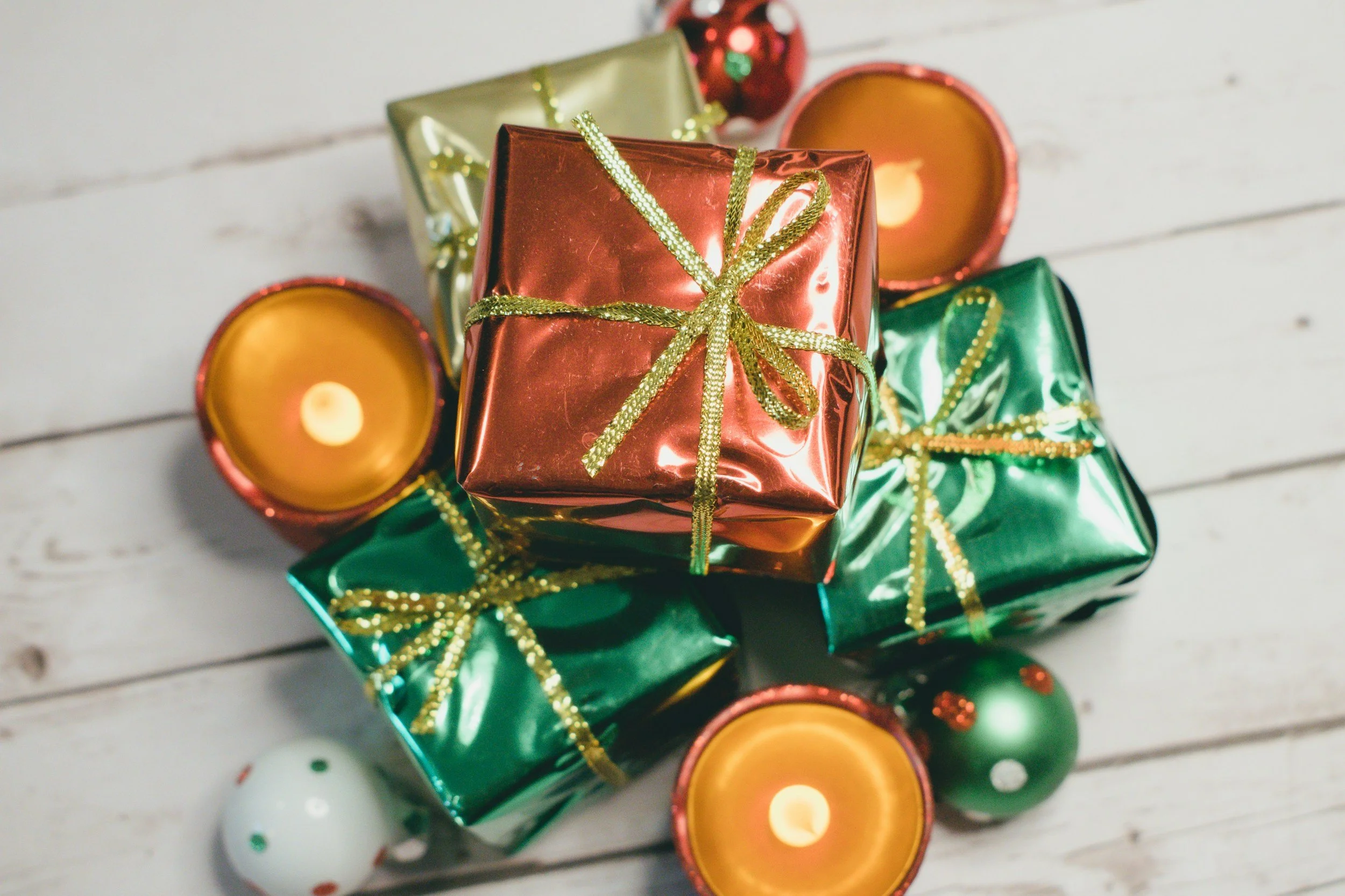 Unwrapping Product Publicity Success: 10 PR Tips for Holiday Gift Guide Placements