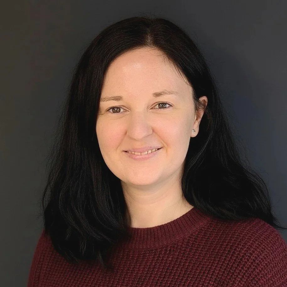 Outline of person with focus frame, face recognition icon