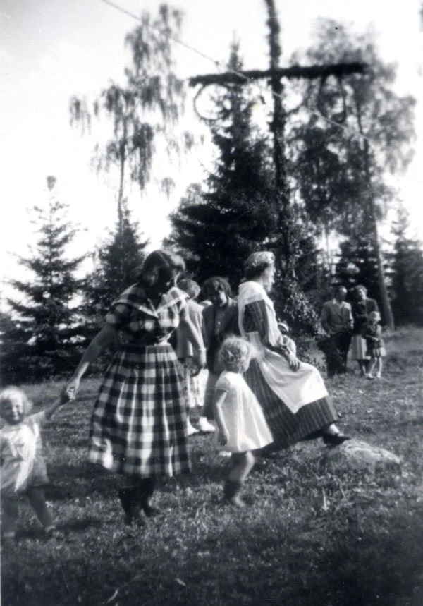  Midsommardans. Rose-Marie Söderqvist 