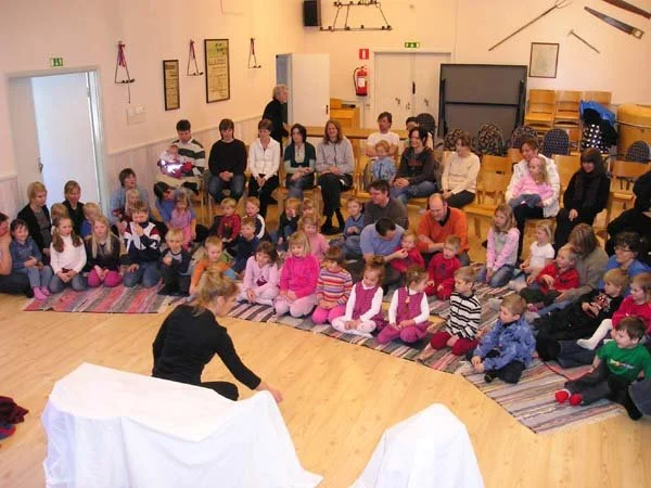 Bilder från barnteatern i Bygdegården