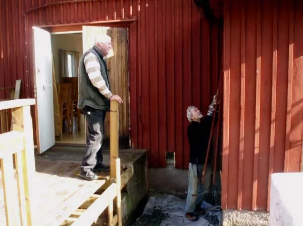  Rivning av gamla utbyggnaden har just startat. Lars Fajerson i rivningstagen 