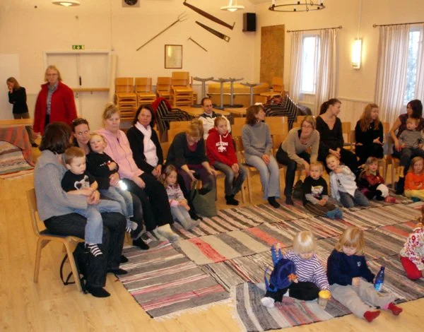 Barnteater (Teater Tummeliten) i Bygdegården