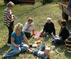 Vårstädning vid Bygdegården