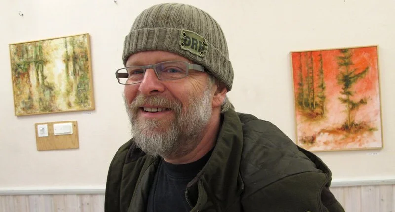  Björn Berglund, Lindholmenbo, ställde ut tavlor i olja och akvarell. 