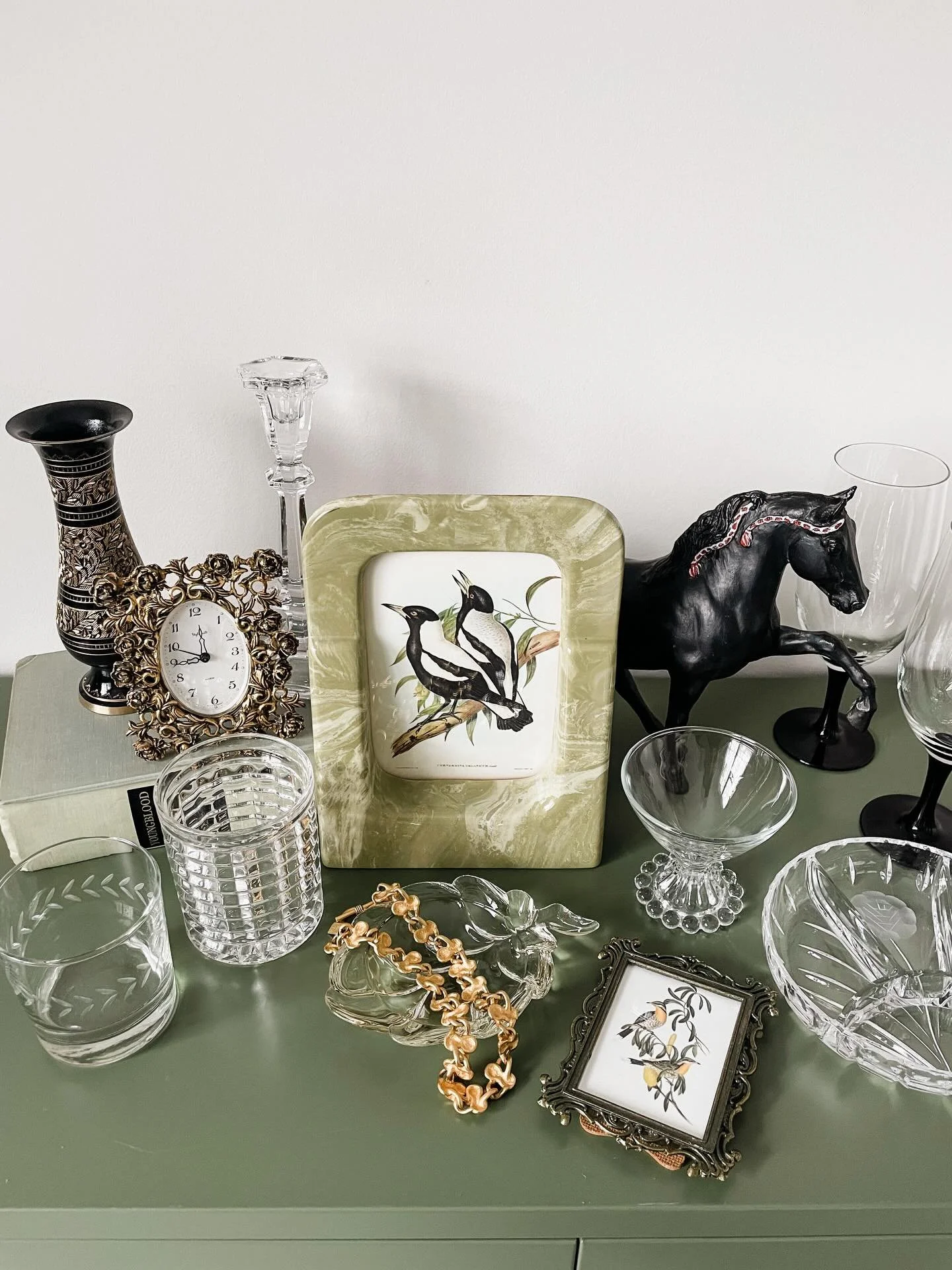We added some lovely new items in the booth at @itsbazaar21 before the snow ❄️ . Swipe to see close ups on the coolest vintage photo frame, a 1980s Anne Klein chunky gold necklace, and a vintage Stylebuilt Gold Rose Clock made in Germany 🕰️ that you