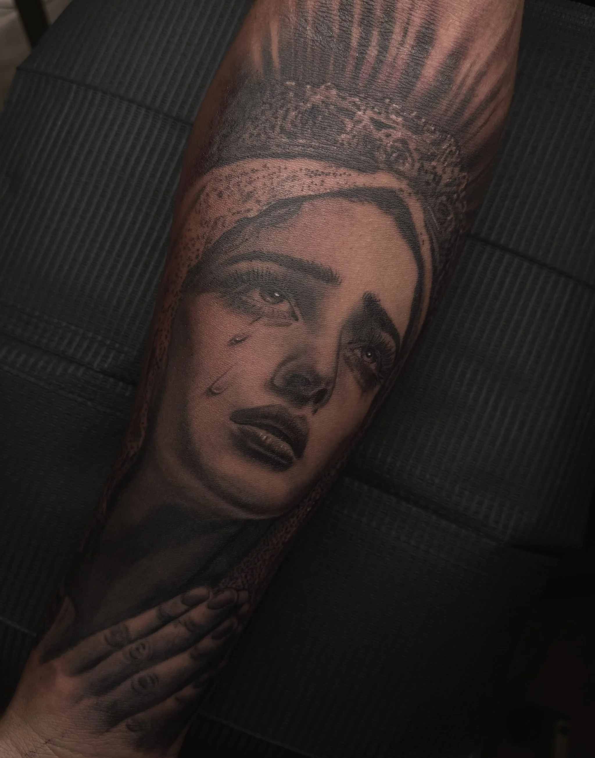 Virgin Mary with praying hands session from today. Big up to @orleans_cruz for staying solid, appreciate the trust bro! 
Also,I genuinely appreciate everybody that booked or inquired about participating in this week sale. Thank you.
