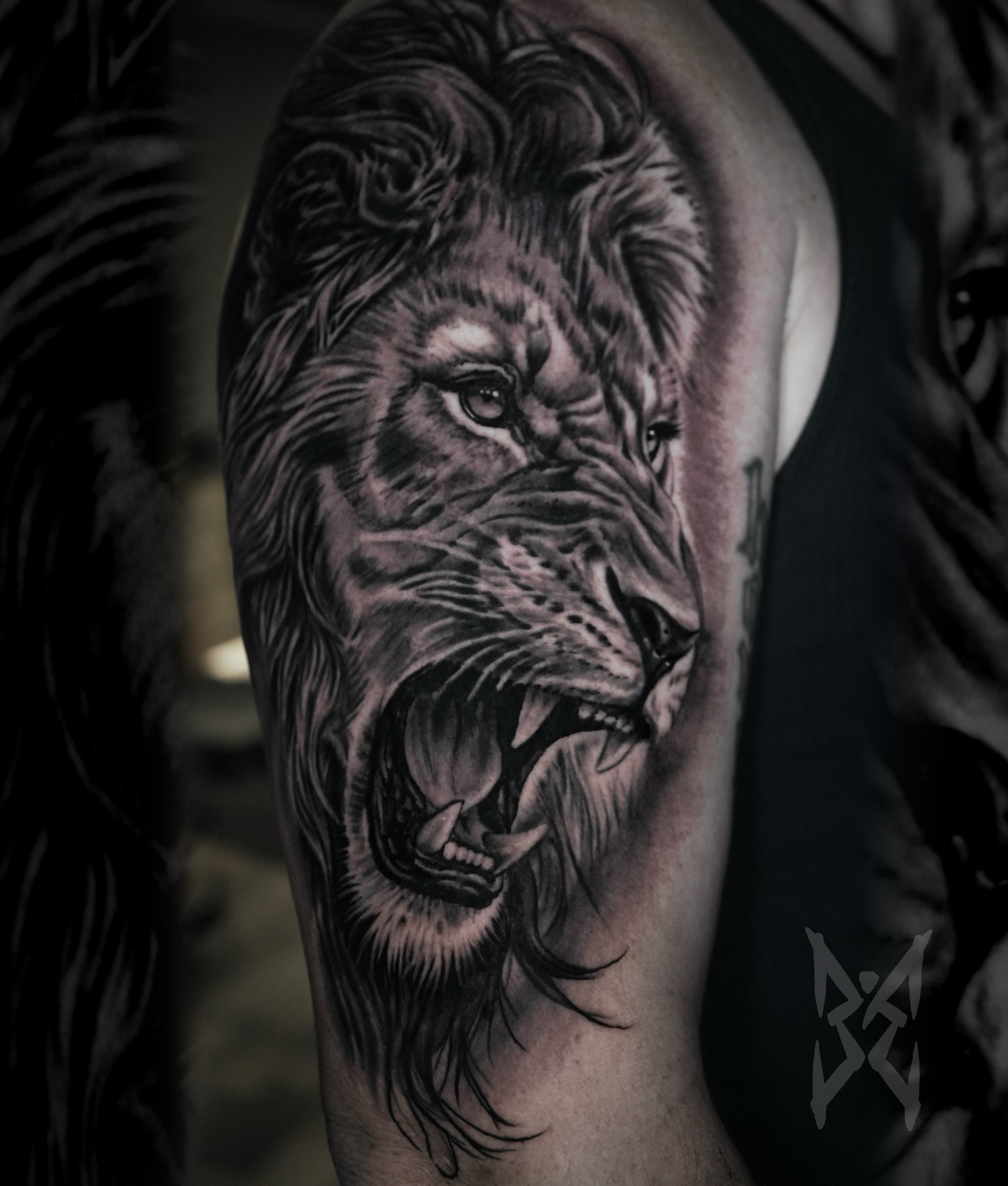Really cool lion session on @a_fambrough374 &hellip;Much respect! I always a pleasure collaborating with you bro. Appreciate the trust 🫡
.
.
. 
#atlantatattooartist #liontattoo #blackandgreyrealismtattoo