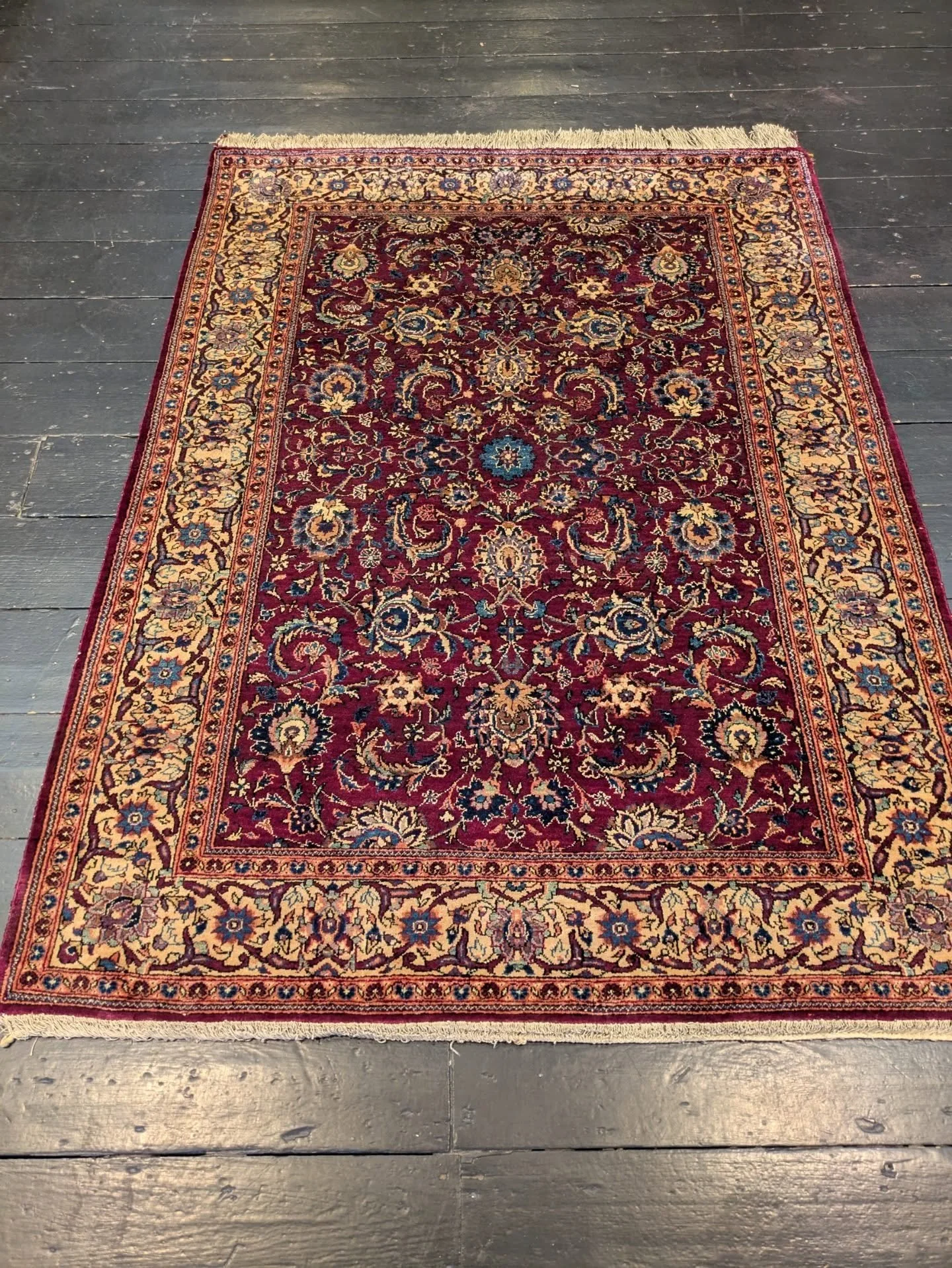 ~AVAILABLE~

Pure Silk Handmade Persian Kashan Rug in excellent condition.

All-over-design filled with pretty flowers in the central motif, followed by a spectacular border.

Size: 158cm by 114cm

Professionally washed 

Postage &amp; Delivery 🚚 ar
