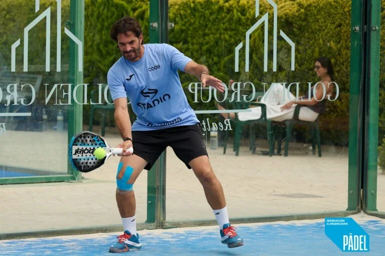jugador-stadio-alicante-padel-elite-valenciana-en-accion.jpg