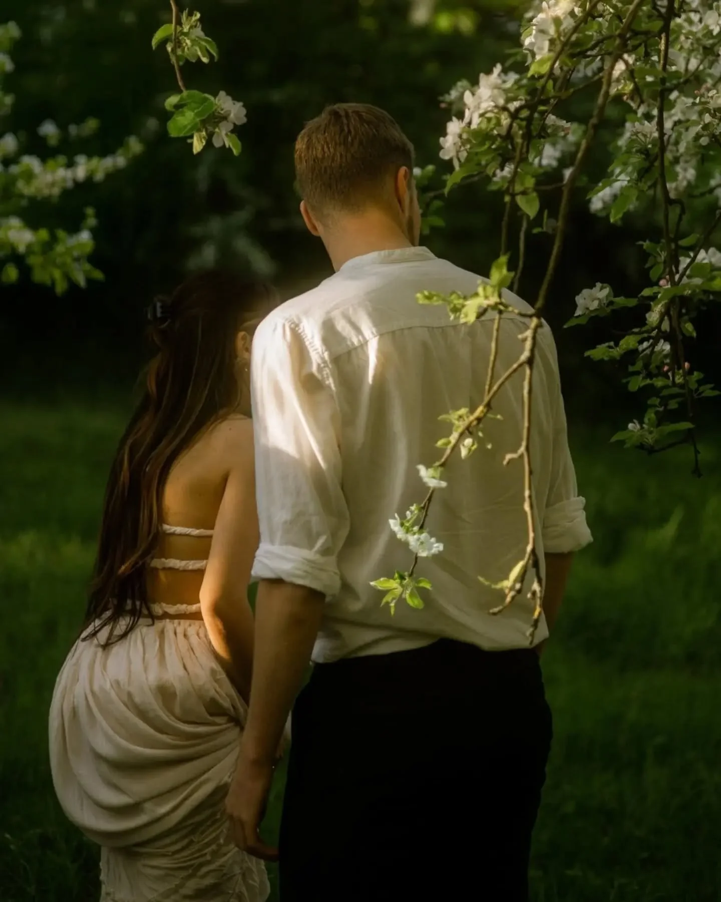 After so many weeks of winter, snow and freezing temperatures here in Berlin, looking at spring photos from last year brings a special kind of inspiration and anticipation. It feels surreal that in just two months, nature will be glowing in these lus