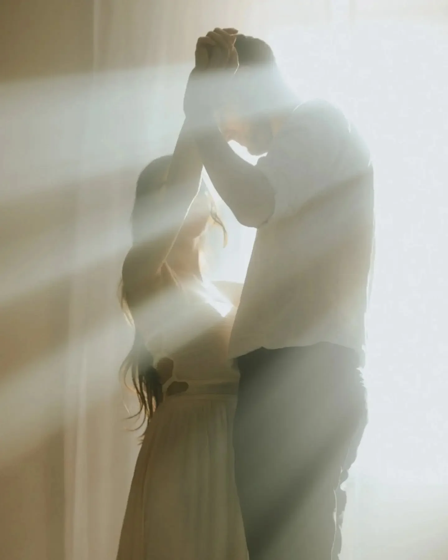 Summer and wedding season are FINALLY here &amp; the first celebrations and shoots are already done, in the making, or in full swing! 😌

At the same time, I'm still working on gradually recovering and reposting older content that unfortunately had t