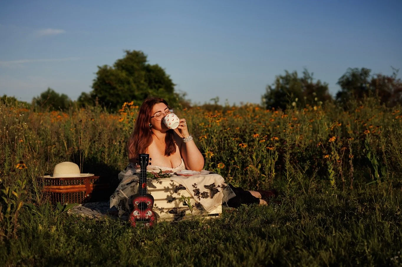 😏 This is your sign to romanticize your story 🌼🎶 Because golden hour + wildflowers + you = everything.
Can be captured with The Hourly Package — proof you don’t need all day to make forever look good.
📍Uplands Ottawa
💍 Great for E