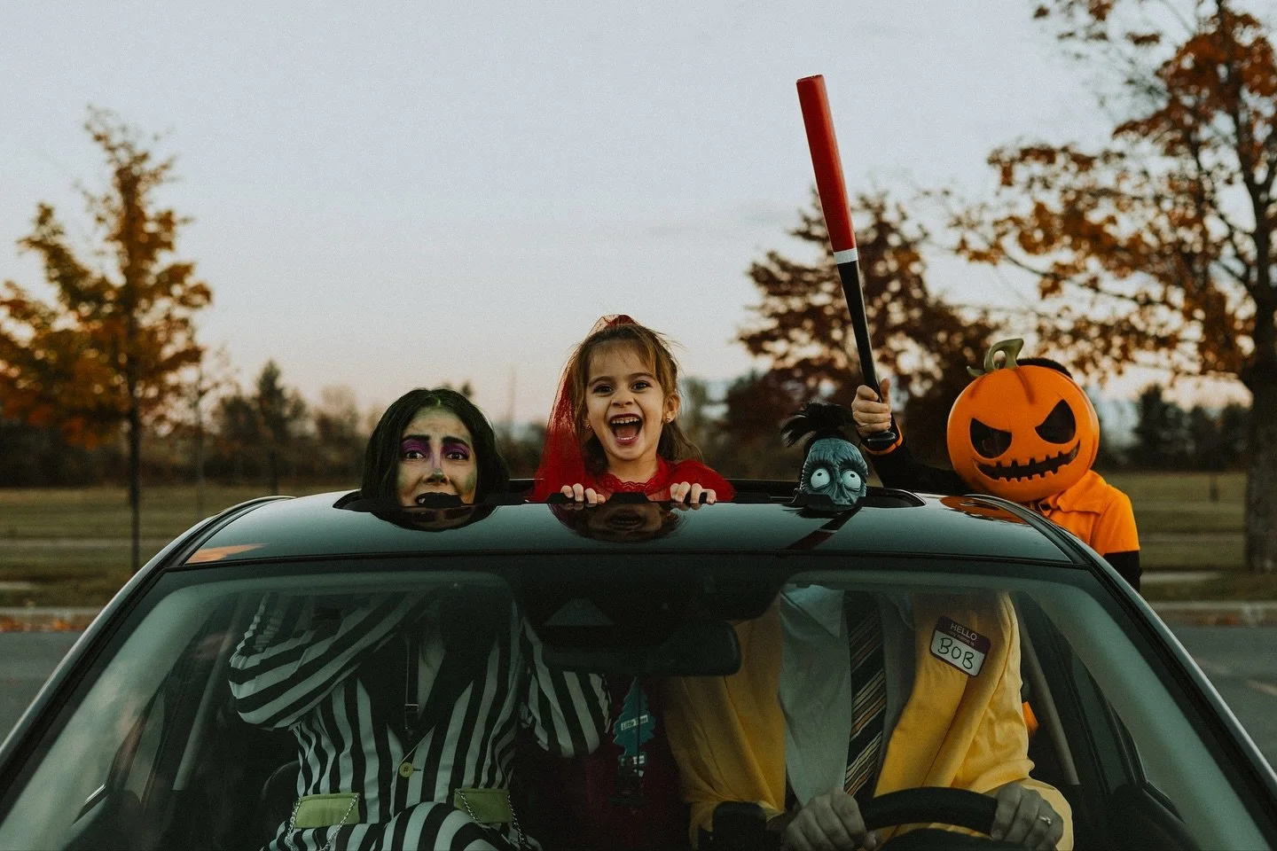 🎈 Something spooky this way comes&hellip; 🎈
From fog-filled basements to pumpkin-headed plots &mdash; it&rsquo;s officially that hauntingly perfect time of year to book your Halloween sessions with The Tied Vows.

Whether you&rsquo;re channeling ee