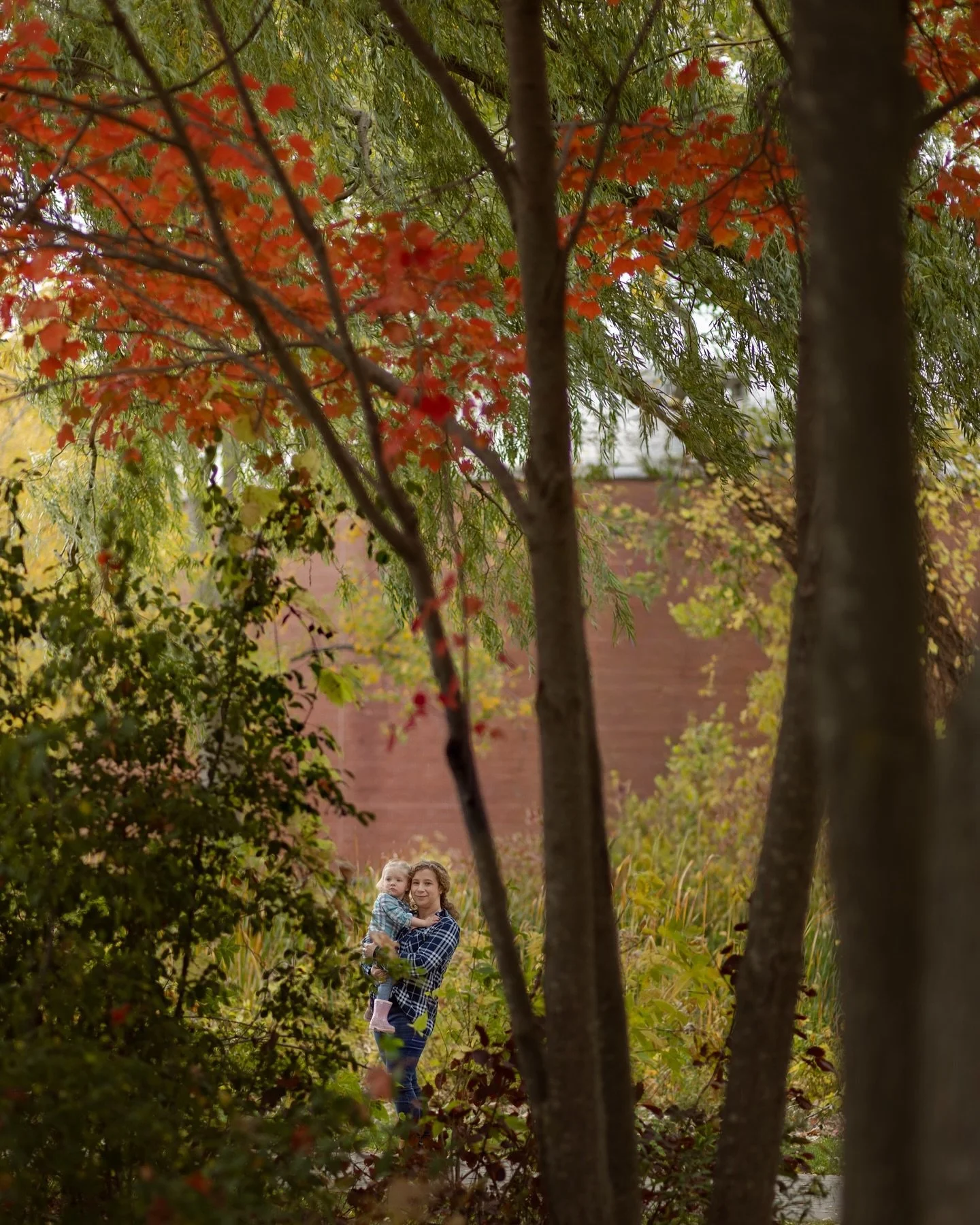 Fall days like this just hit different 🍂

This sweet mama + daughter session was pure joy filled with giggles, cuddles, and all the little in-between moments that make family photos so special 💛

If you&rsquo;ve been waiting to book your fall photo