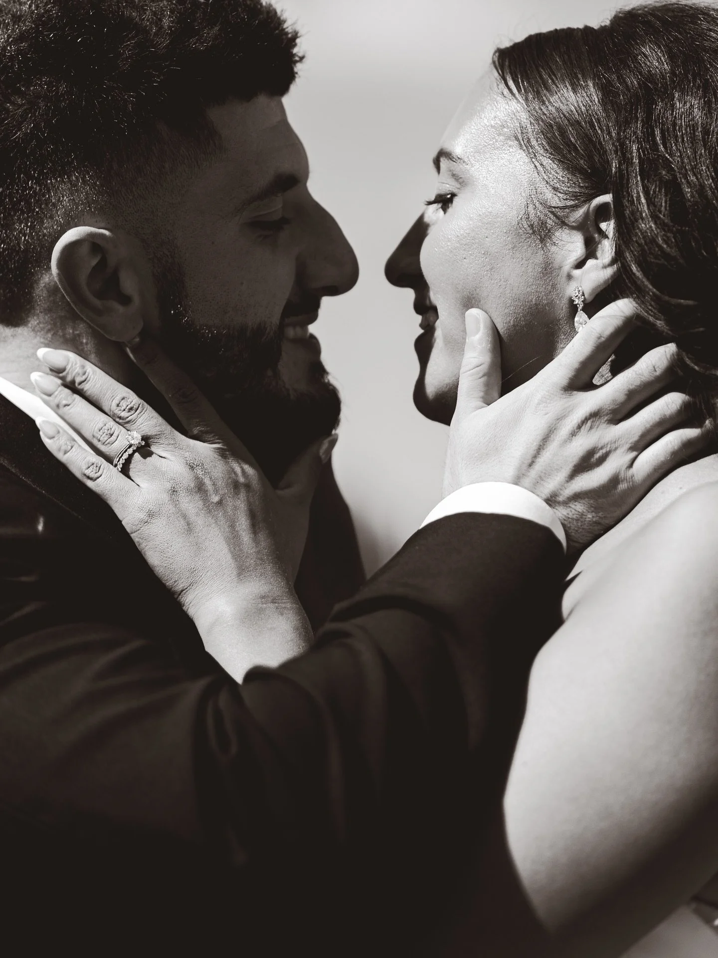 Black &amp; white 🤍 🖤 

#ontarioweddingphotographer #canadaweddingphotographer