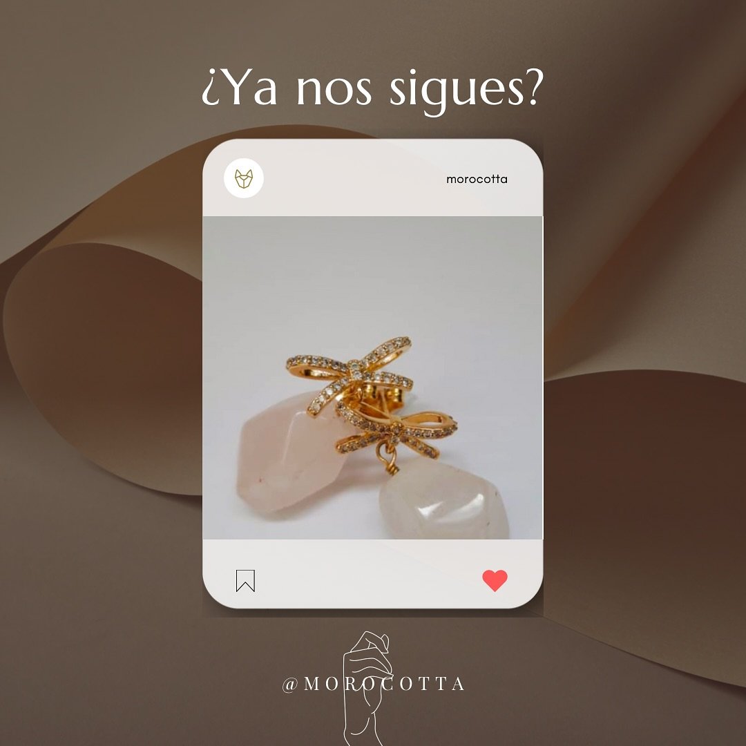 COUCH POTATOE. 
Zarcillo con alma de descanso &hellip; y brillo
Porque quedarse en casa nunca fue una excusa para no brillar. 

Dise&ntilde;ados para esos d&iacute;as de t&eacute;, series y un toque de elegancia que no negocia su comodidad. 
Con circ