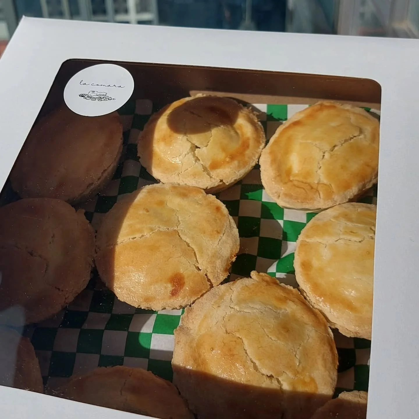 💛🍋P A S T I C C I O T T I  L E C C E S I🍋💛
-
-
-
🍋Filled with lemon pastry cream
💛Traditional sweets from Puglia
✨️Custom order

#lecce #pasticceria #pasticiotto #sweets #customorder #lemon #torontopasta #torontoeats #toronto #torontofood #made