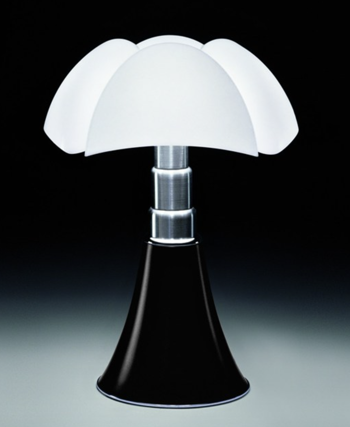 gae aulenti pipistrello lamp women in design history italian 1970