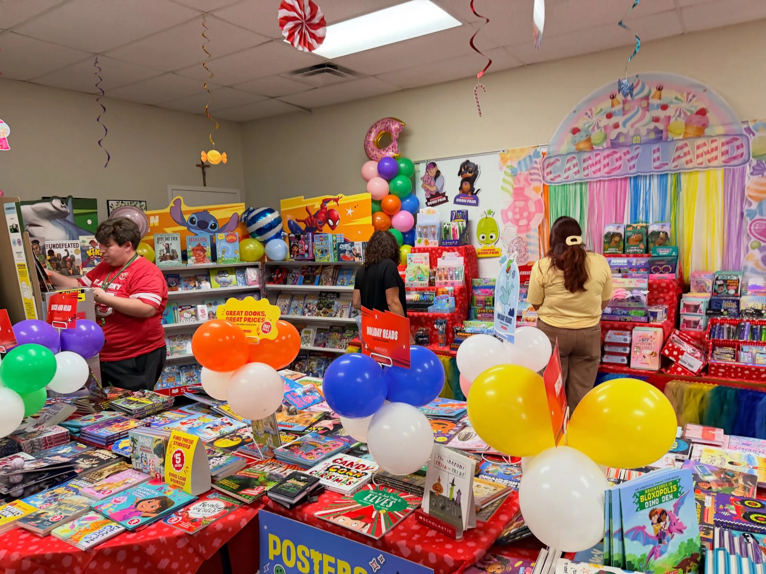 📚💚💛 Our teachers are loving their Book Fair preview! 💛💚📚

Our teachers had a wonderful time browsing the Book Fair and discovering new books to share with their students! 🥰

A special thank you to Ms. Ochoa and Kelsea Herrera, our PTO Presiden