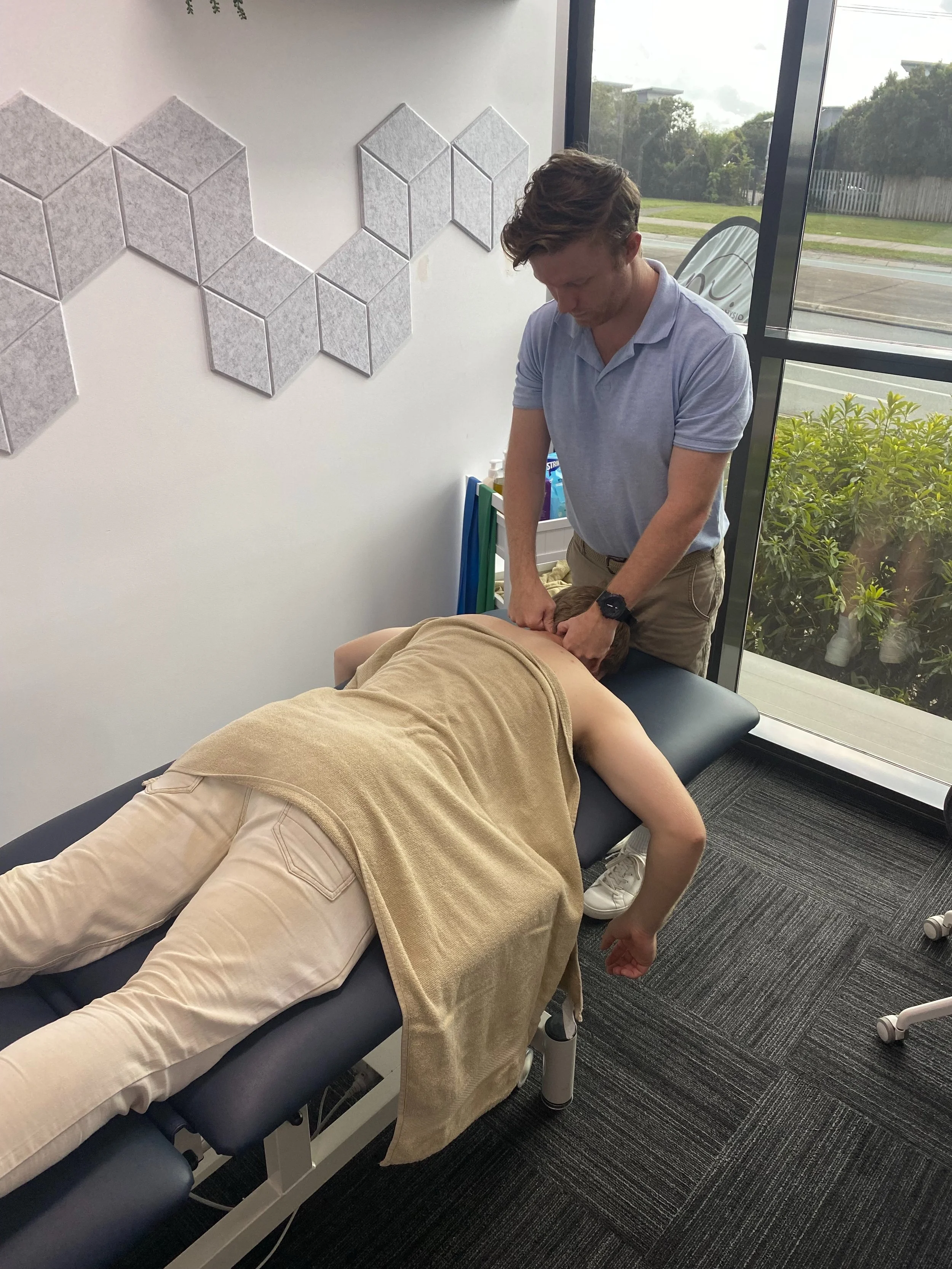 At  Move Right Physio￼, we don&rsquo;t just treat the pain &mdash; we treat the cause. 💪

Here&rsquo;s our Senior Physiotherapist &amp; Clinic Manager, Matt, working with a client on their neck injury using a combination of:
✔️ Joint mobilisation
✔️