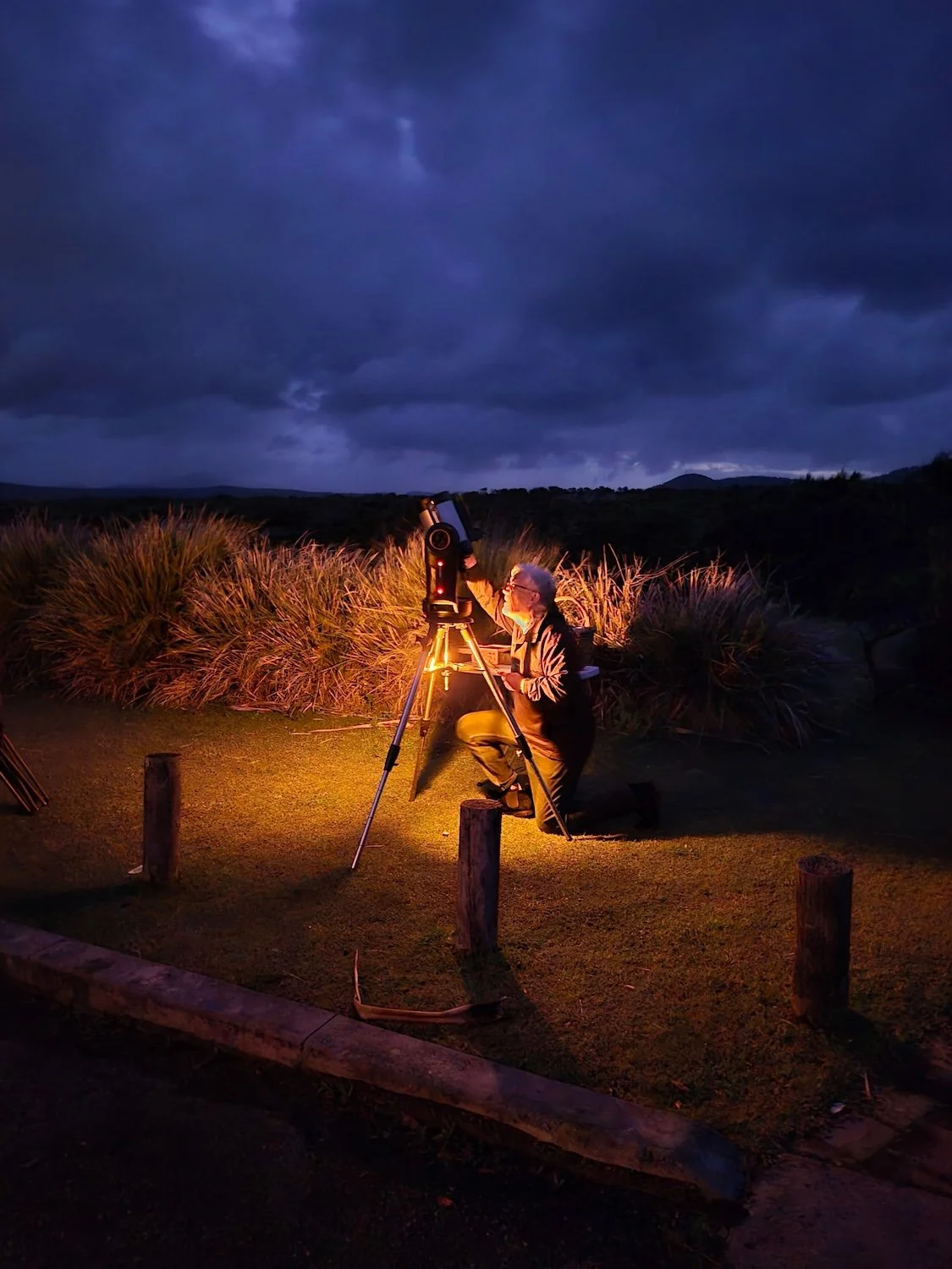 Gordon-Nurse-owner-of-Starry-Night-Tours-setting-up-his-Celestron-telescope-for-a-night-tour.jpg