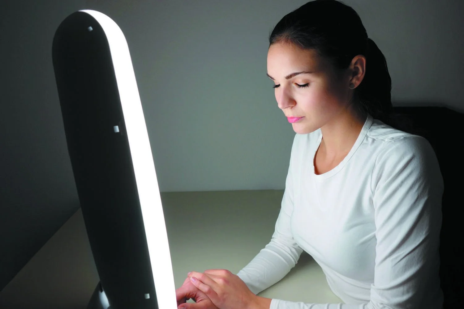 Feeling Low This Winter? How Light Therapy Can Lift Your Mood and Restore Your Energy