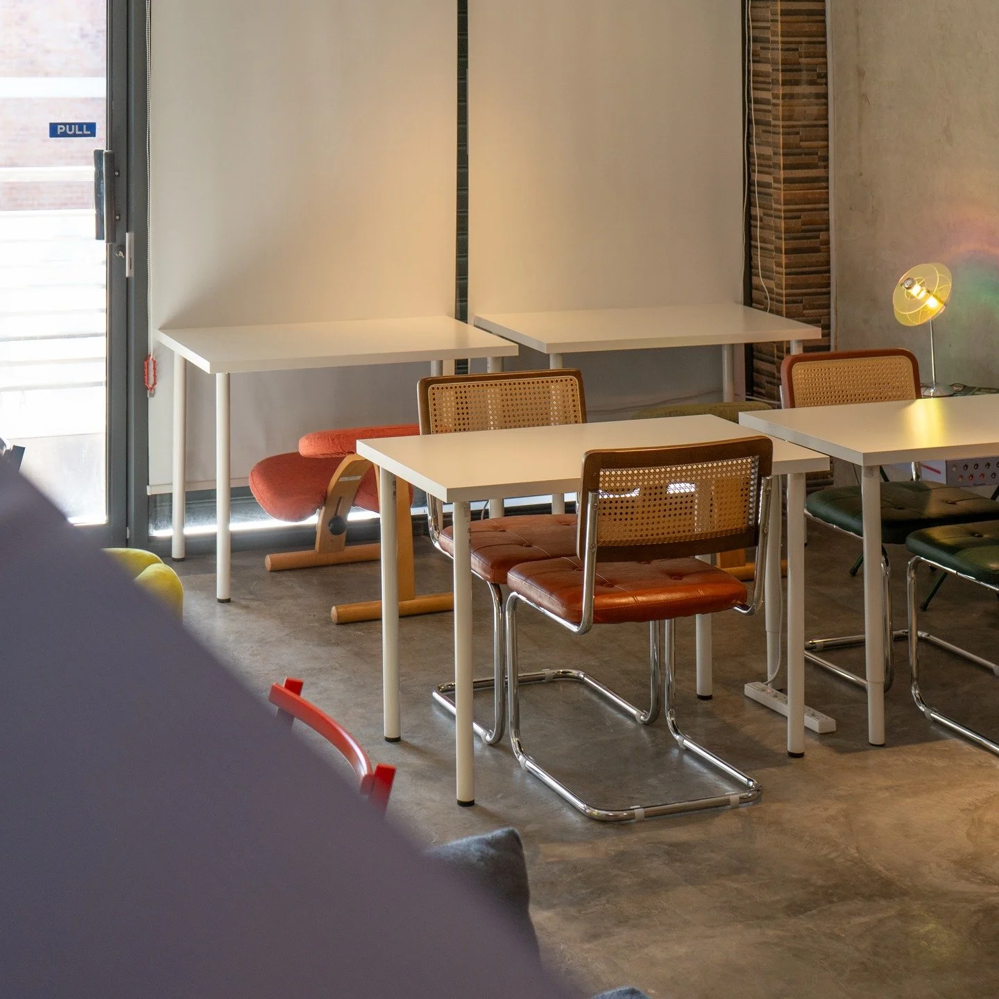Work Hub by Mvtual Studios is your all new coworking space in Angeles City, just across AUF!

Your newest favorite spot introduces a postmodern vibe to your typical coworking space. Make the most out of your stay with our complimentary mini coffee &a