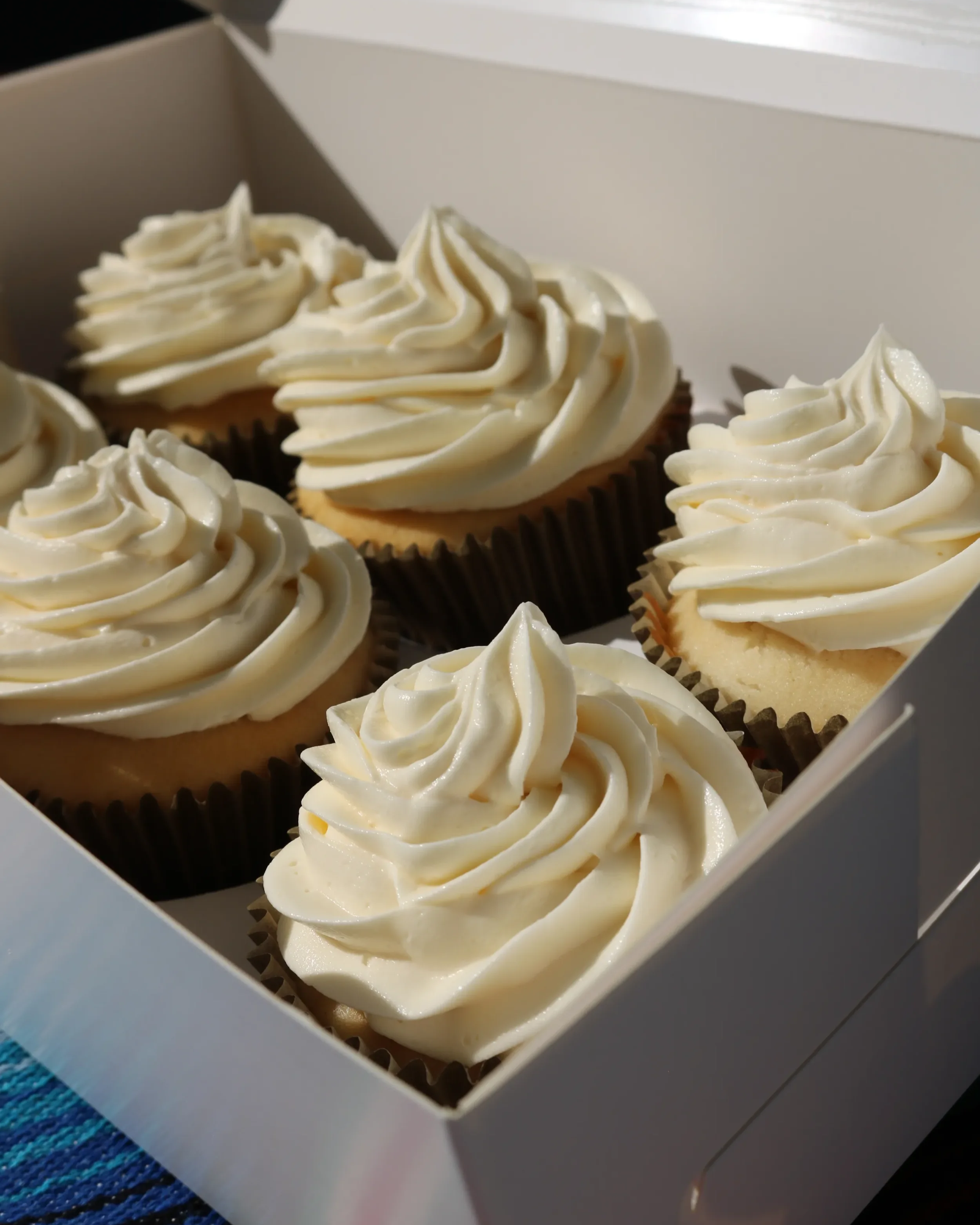 Classic Vanilla Cupcakes