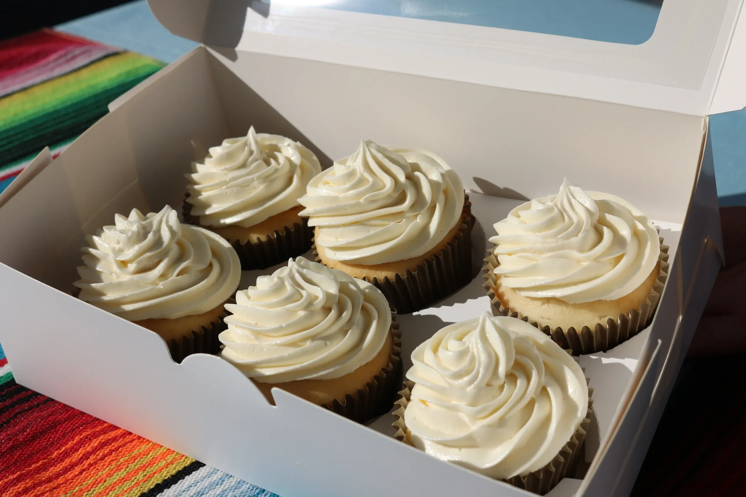 Classic Vanilla Cupcakes Landscape.webp