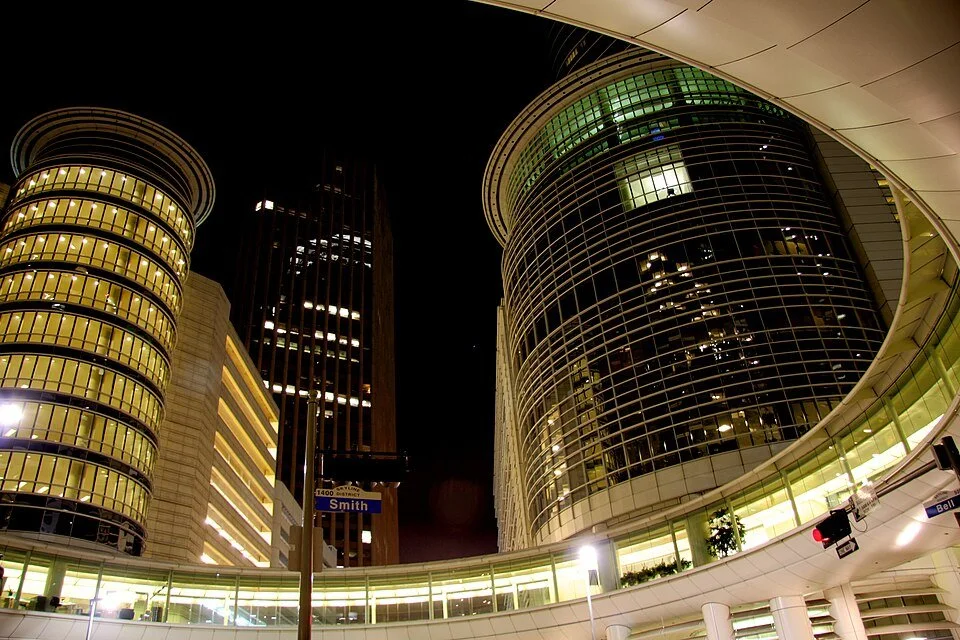 The Enron Lockout: Why Employees Were Frozen While Executives Dumped Stock