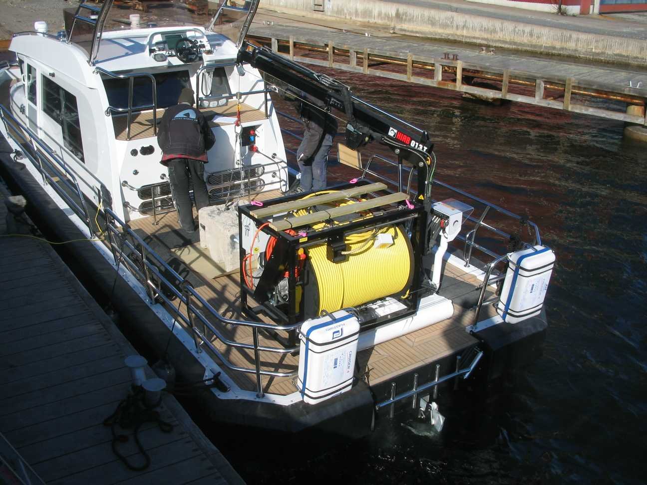 1230 med lyftutrustning i aktern.JPG