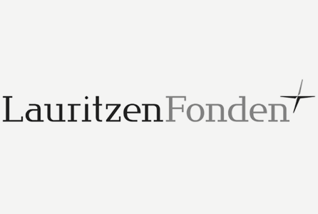 Logo of Lautitzen Fonden with black and gray text and a small star symbol
