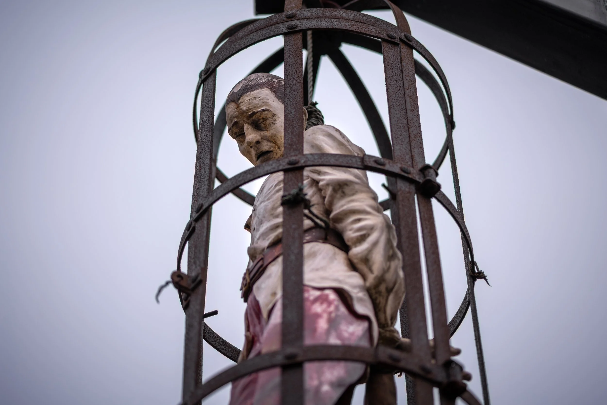 Effigy of eighteenth-century highwayman Spence Broughton suspended from the Noose and Gibbet Inn. A gentleman farmer who turned to a life of crime after accruing gambling debts, Broughton was hanged nearby in the 1790s. Attercliffe, Sheffield, South 