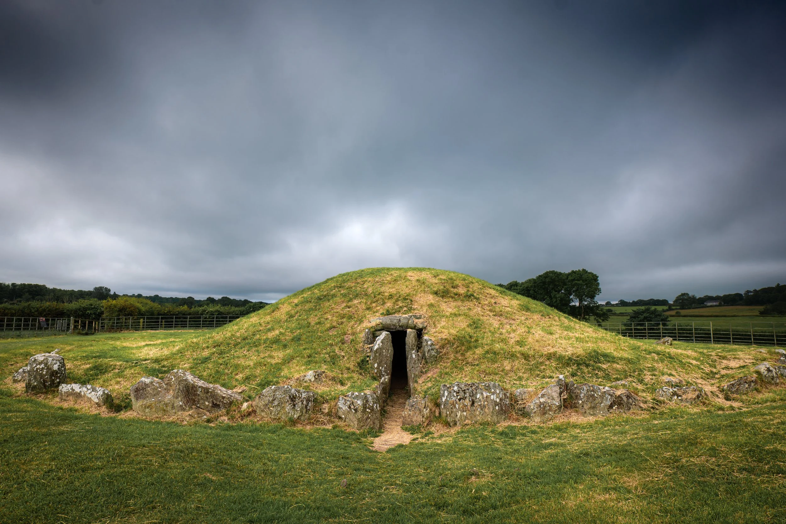 Bryn Celli Ddu Burial Chamber, aka 'The Mound in the Dark Grove'. Llanddaniel, Anglesey, Wales.