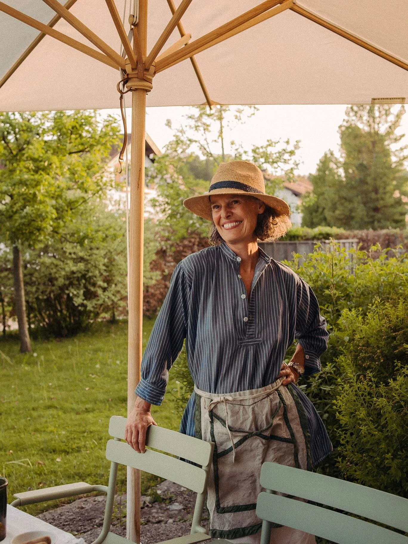 Es braucht so wenig, um gl&uuml;cklich zu sein. Bienensummen, Blicke in die Weite und auf die sch&ouml;nen Details ringsum. Unser Bauerngarten ist klein, aber es gibt so viel zu sehen, zu riechen und zu ernten. Genuss pur.
#slowtravel #prettyhotels #