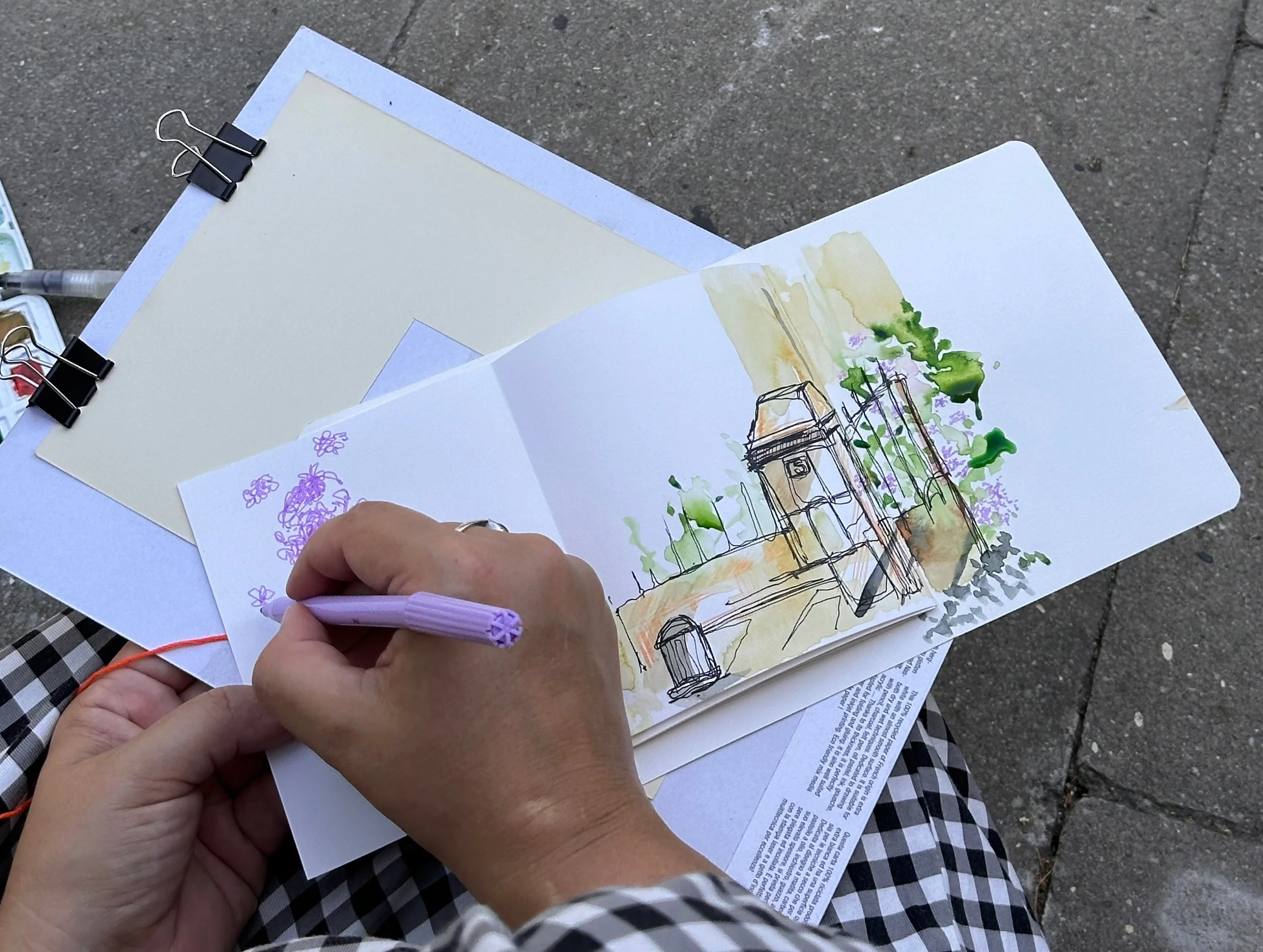 Sketching on location helps us to slow down and notice more details in the city. Watercolour painting and sketching with colour pens.