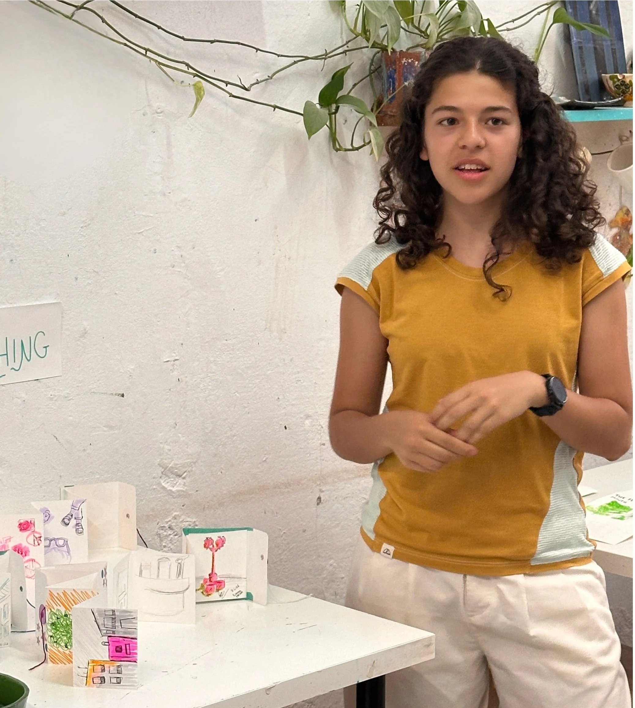 Classes d'anglès creatius a Barcelona. Presentacions de l'exposició de final de curs.