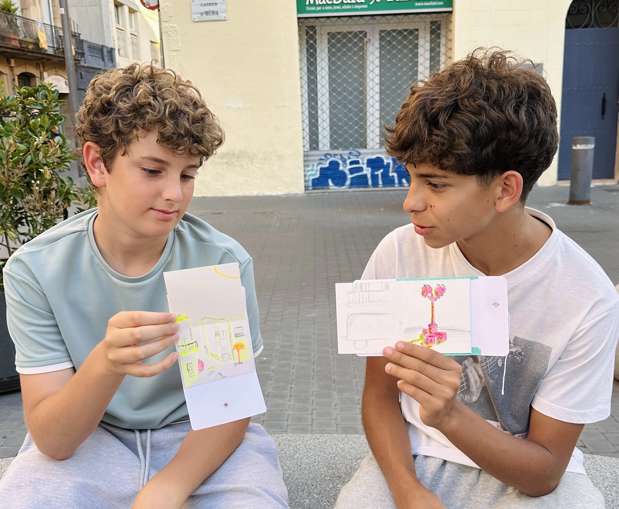 Classes d'anglès creatius a Barcelona. Urban Sketching per a adolescents a Barcelona - en quaderns de dibuix fets a mà