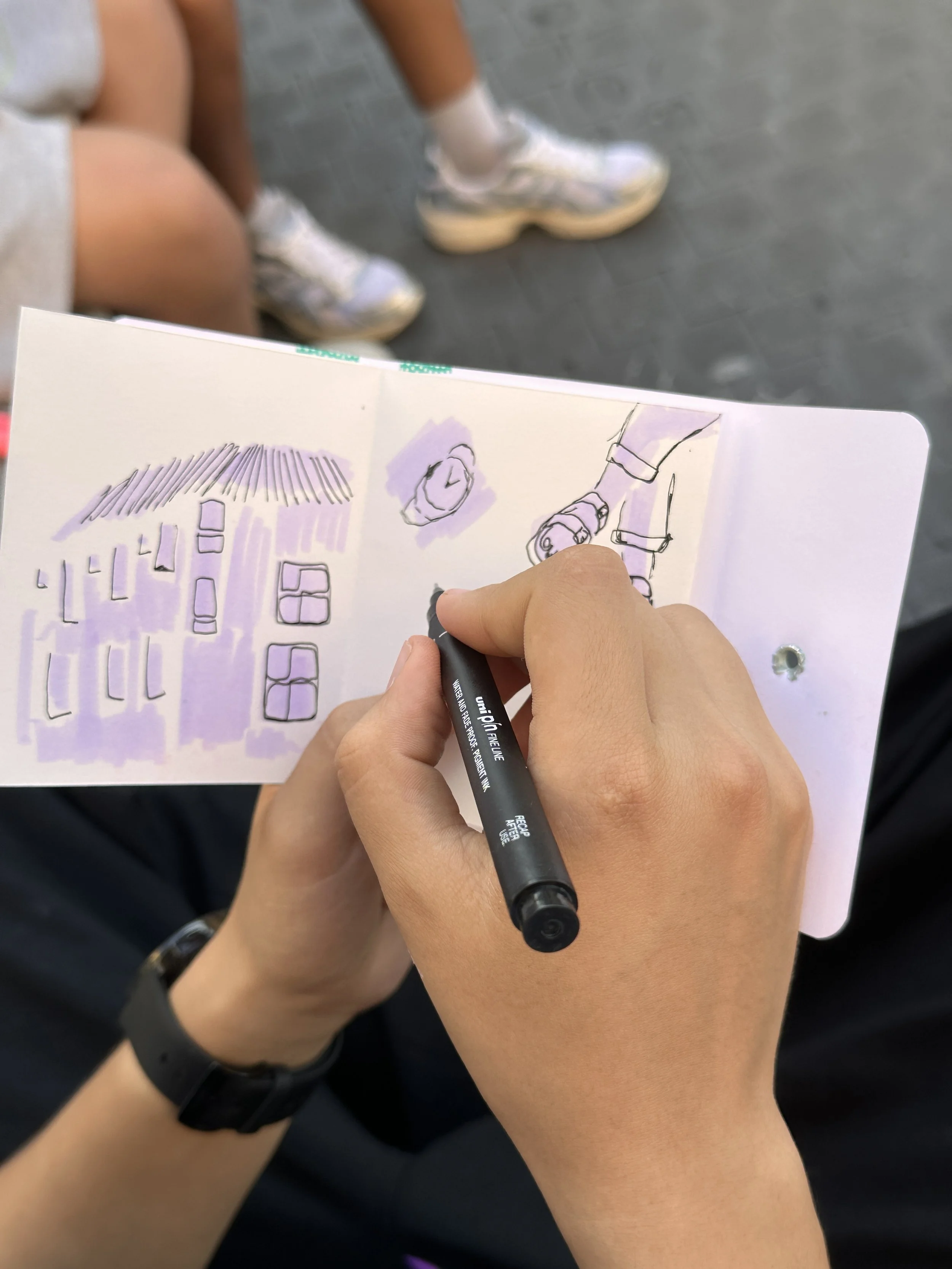 Classes d'anglès creatius a Barcelona. Urban Sketching per a adolescents a Barcelona - en quaderns de dibuix fets a mà