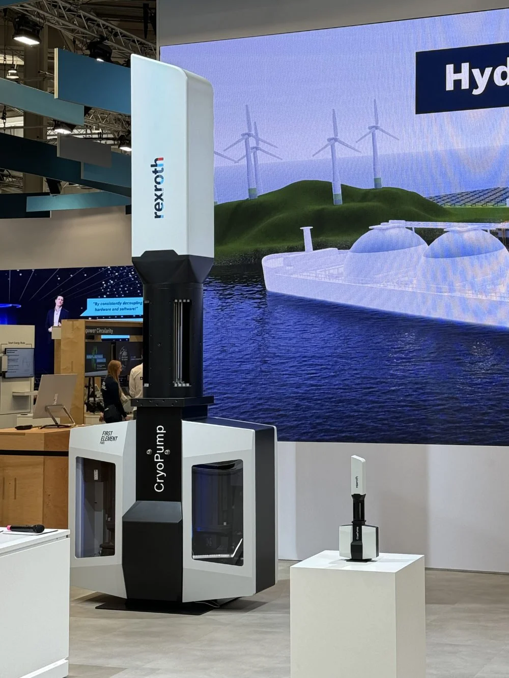 1:1‑Messemodell für die Hannover Messe mit angepassten Verkleidungsteilen zur verbesserten Sichtbarkeit der technischen Komponenten, gefertigt in der eigenen Modellbauwerkstatt.