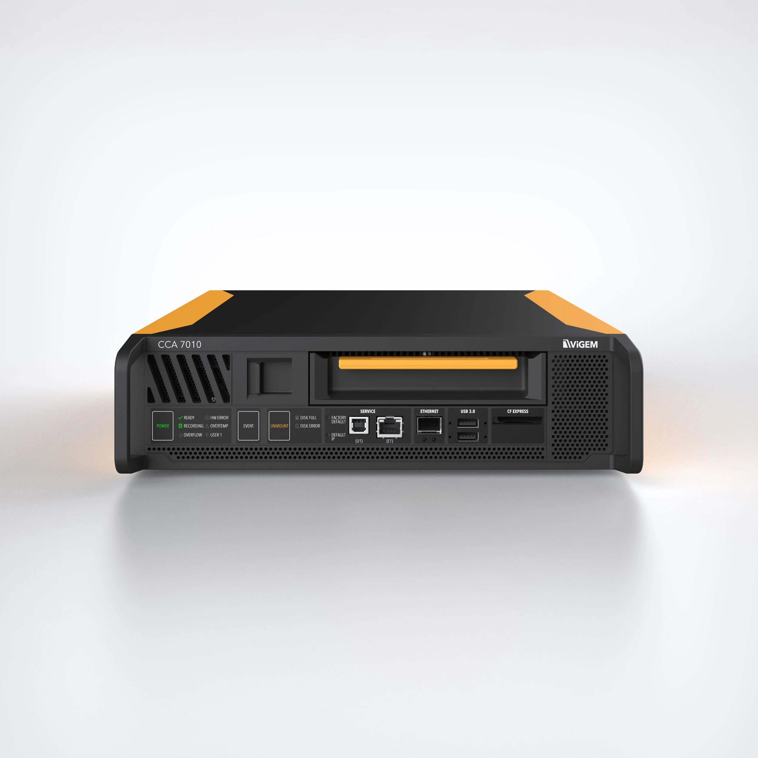 Das Industrial Design des CCA 7010 besticht in dieser Frontansicht durch ein robustes Metallgehäuse mit markanten gelben Akzenten und einer übersichtlichen Anordnung der Schnittstellen und LEDs