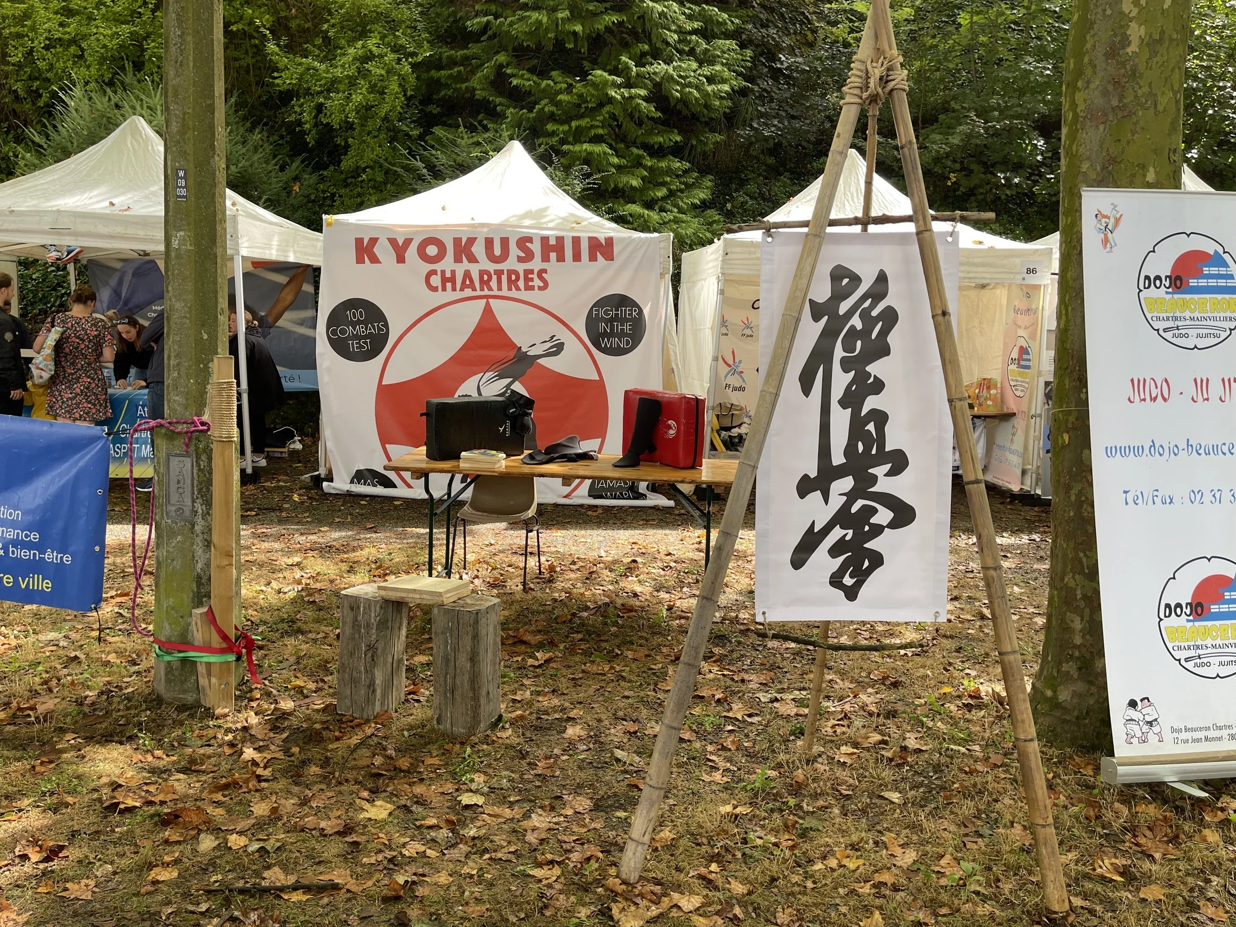 stand kyokushin karaté club chartres. Forum des associations 22024