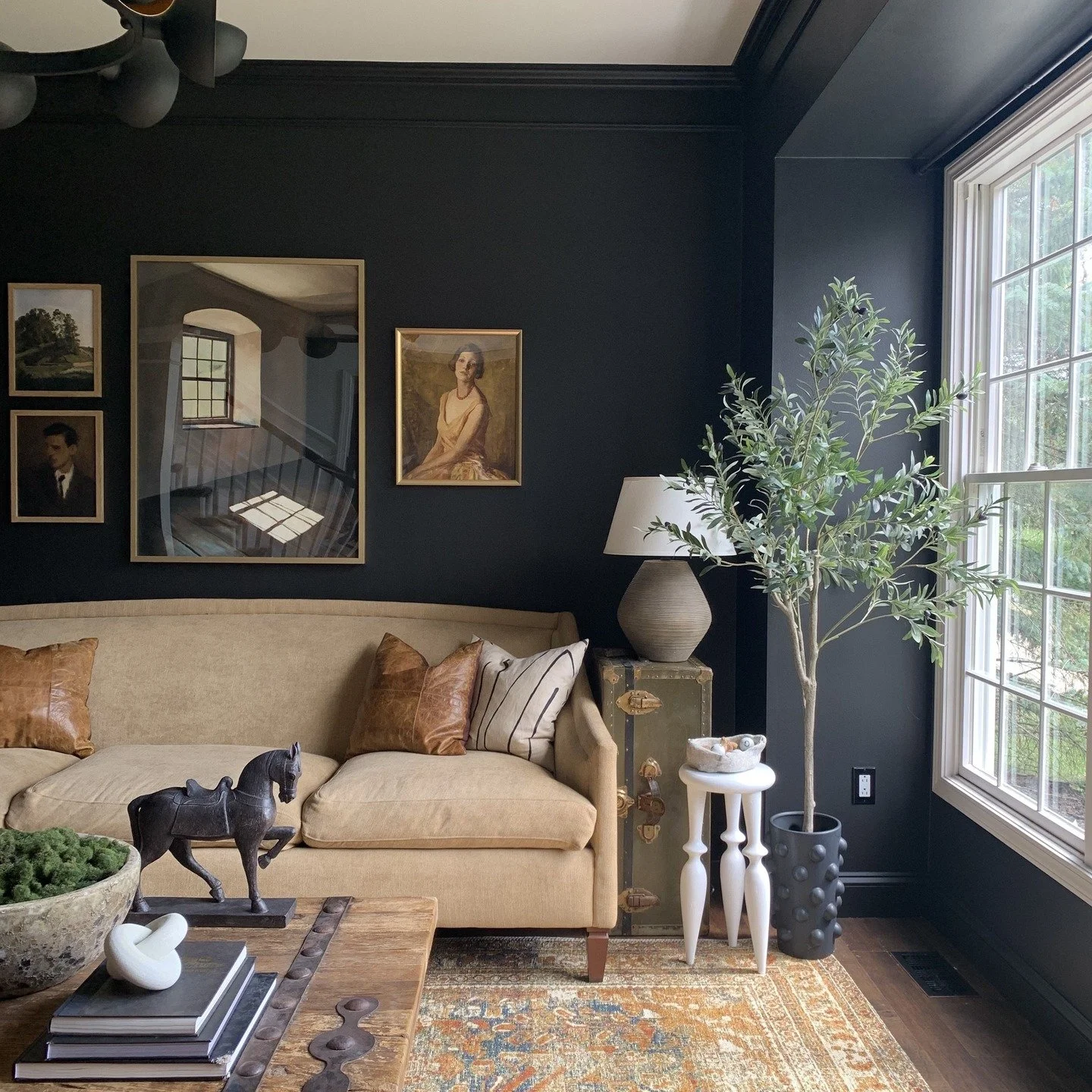 Love it or hate it, contrasting Charcoals is here to stay according to @betterhomesandgardenss. Layering an almost-black shade of charcoal with white or a lighter color makes a statement and creates a moody conversation area.

Favorites featured in 2